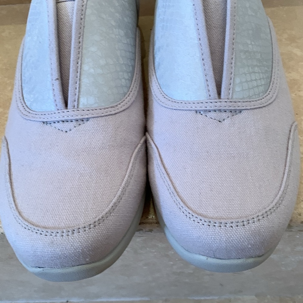 VIONIC. Magnolia Denver Grey Slip On. Casual Walking‎ Shoes.Arch Support. Sz 8.5